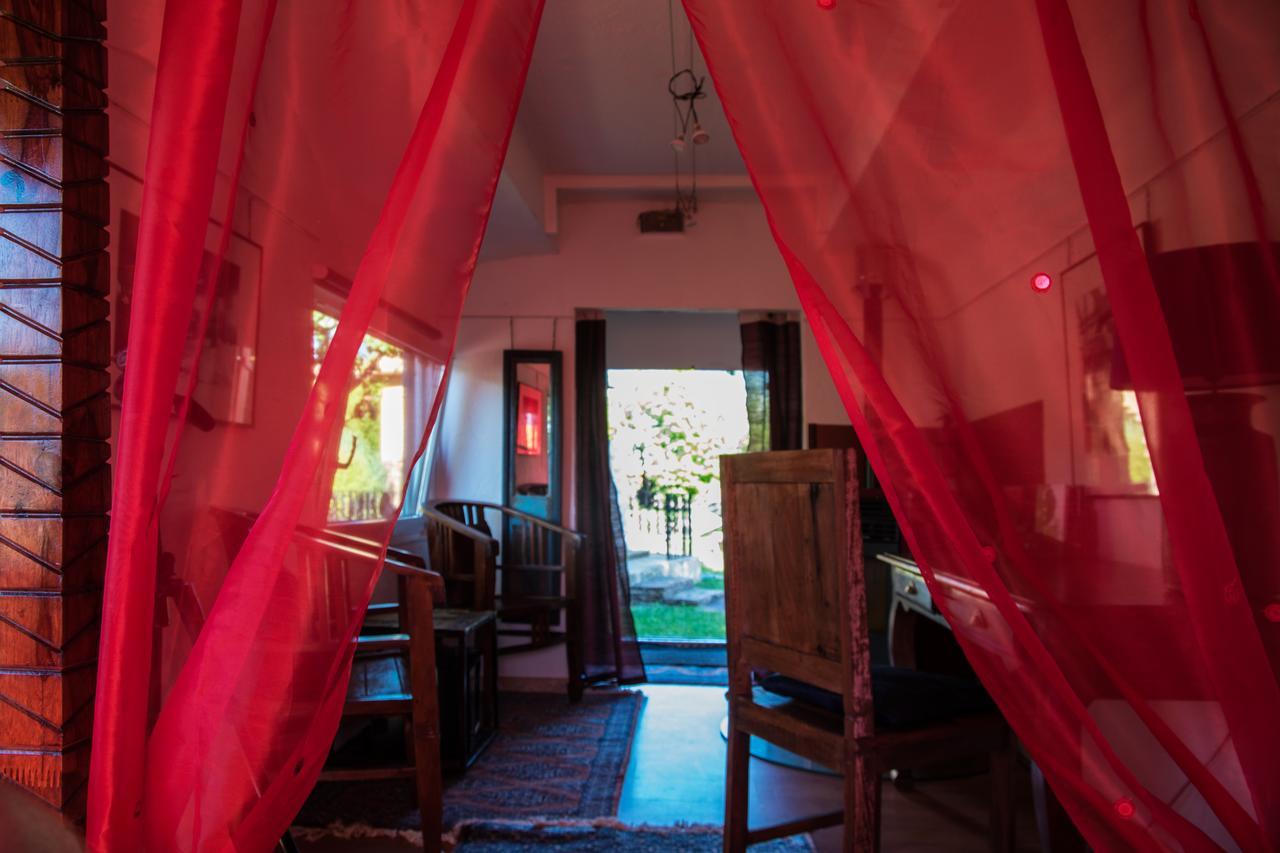 Crazy Lounge Bnb Айгел Екстериор снимка