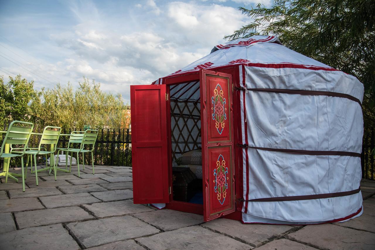 Crazy Lounge Bnb Айгел Екстериор снимка